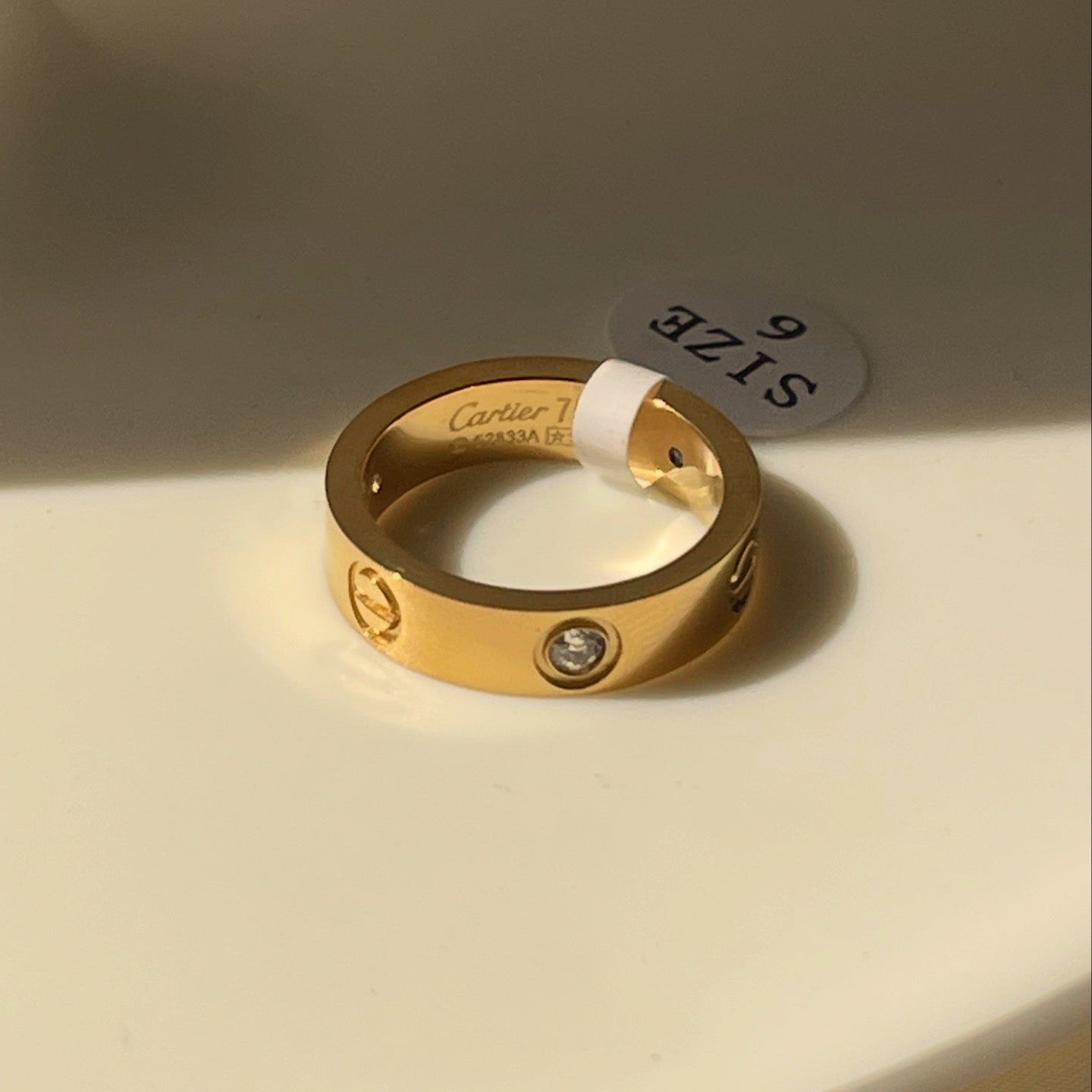 Stove paved gold love ring