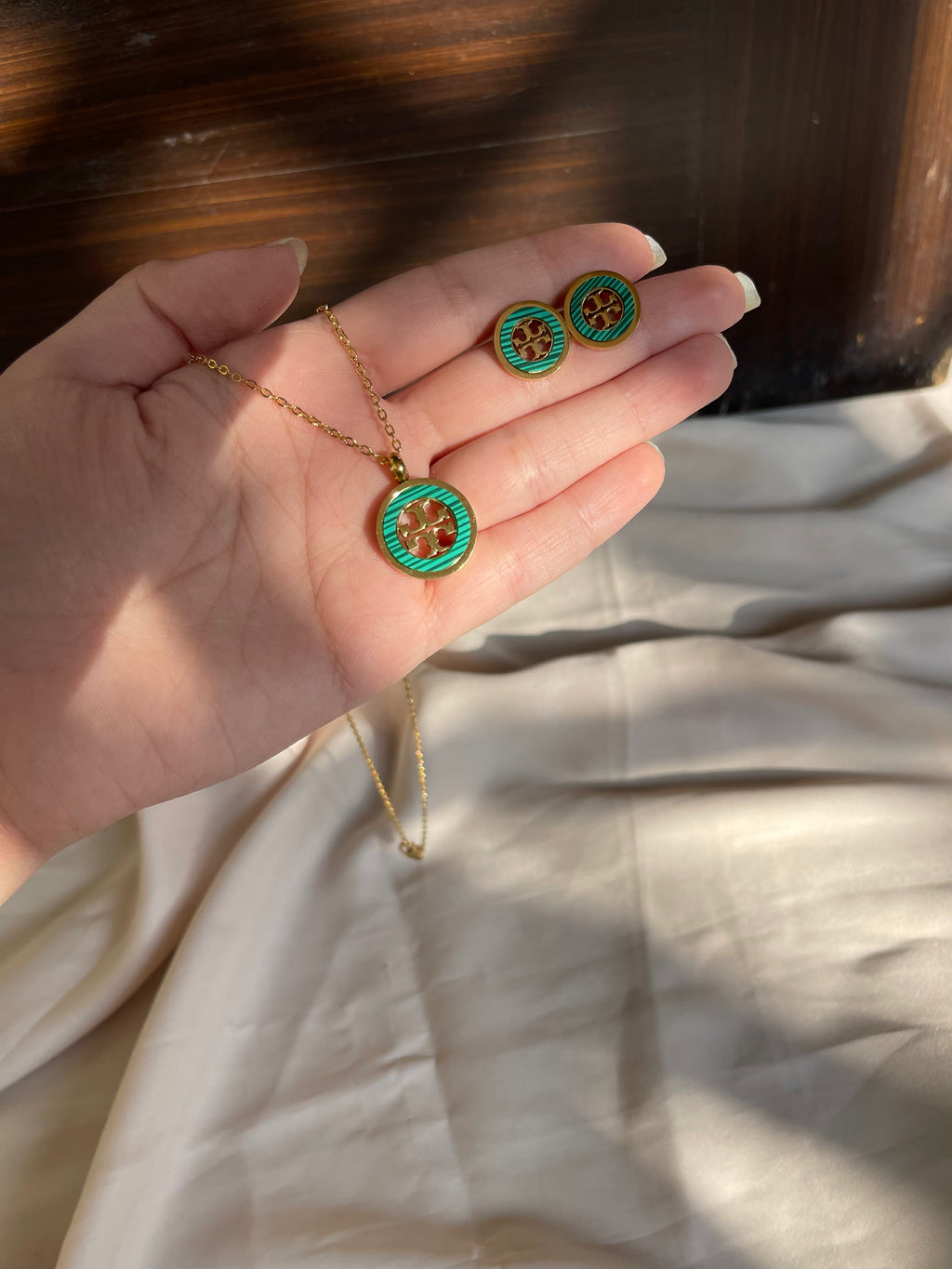 Mint pendant and studs set