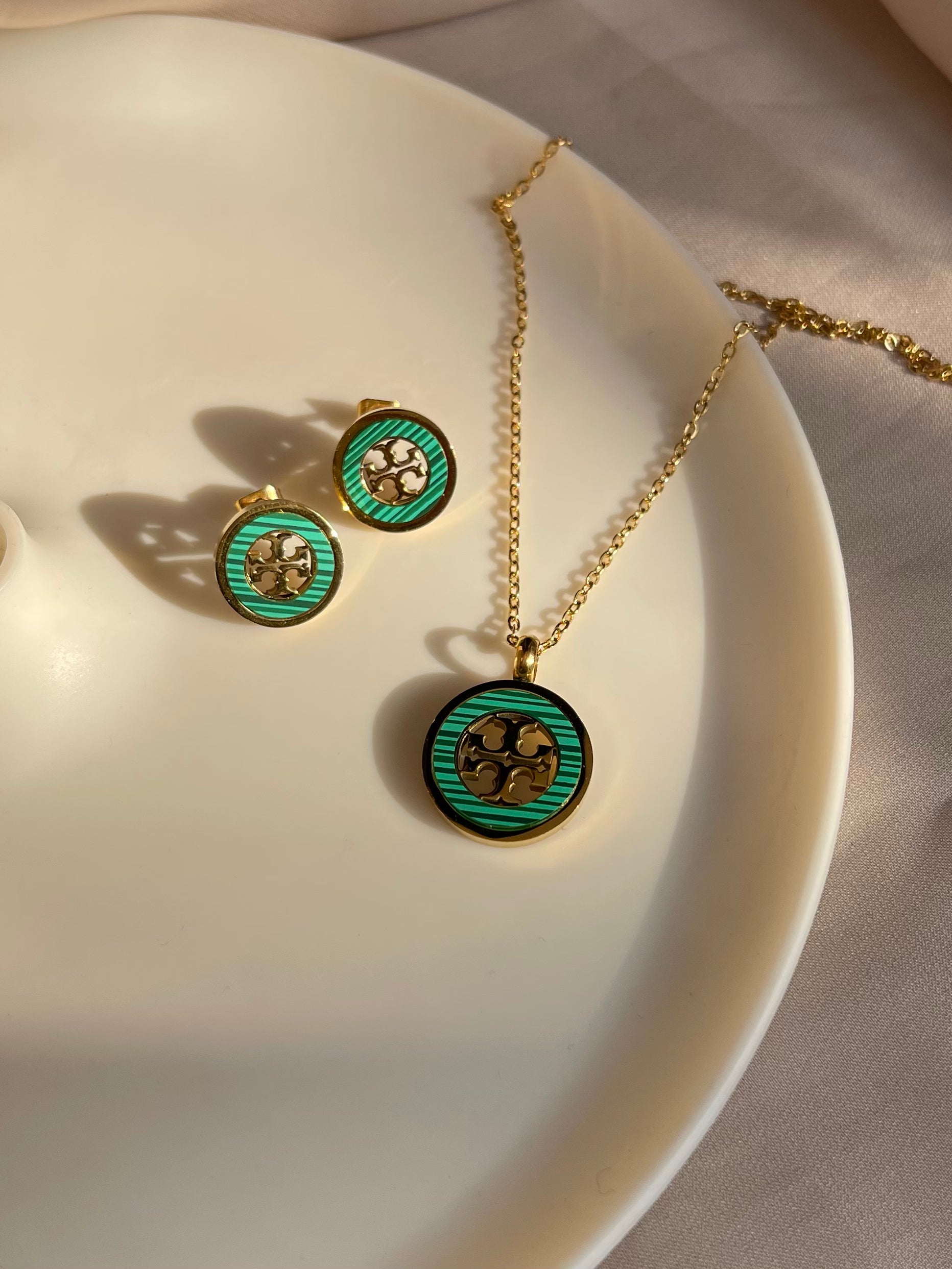 Mint pendant and studs set