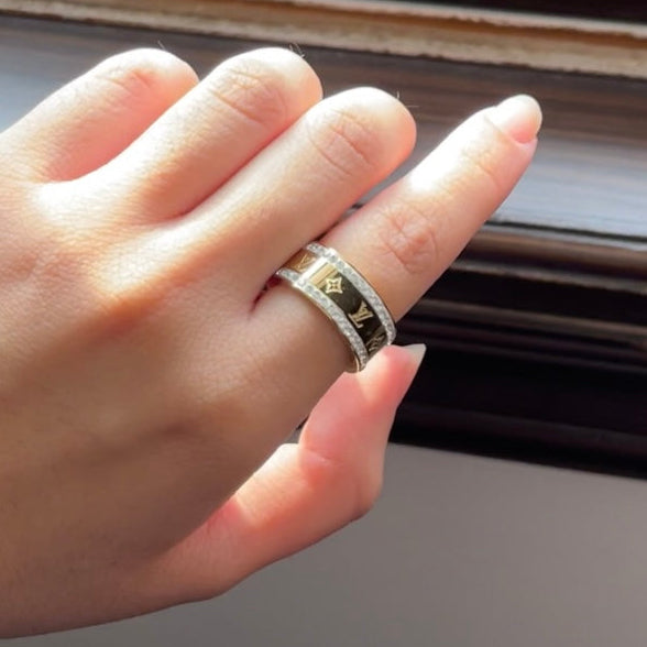 Crystal paved band ring