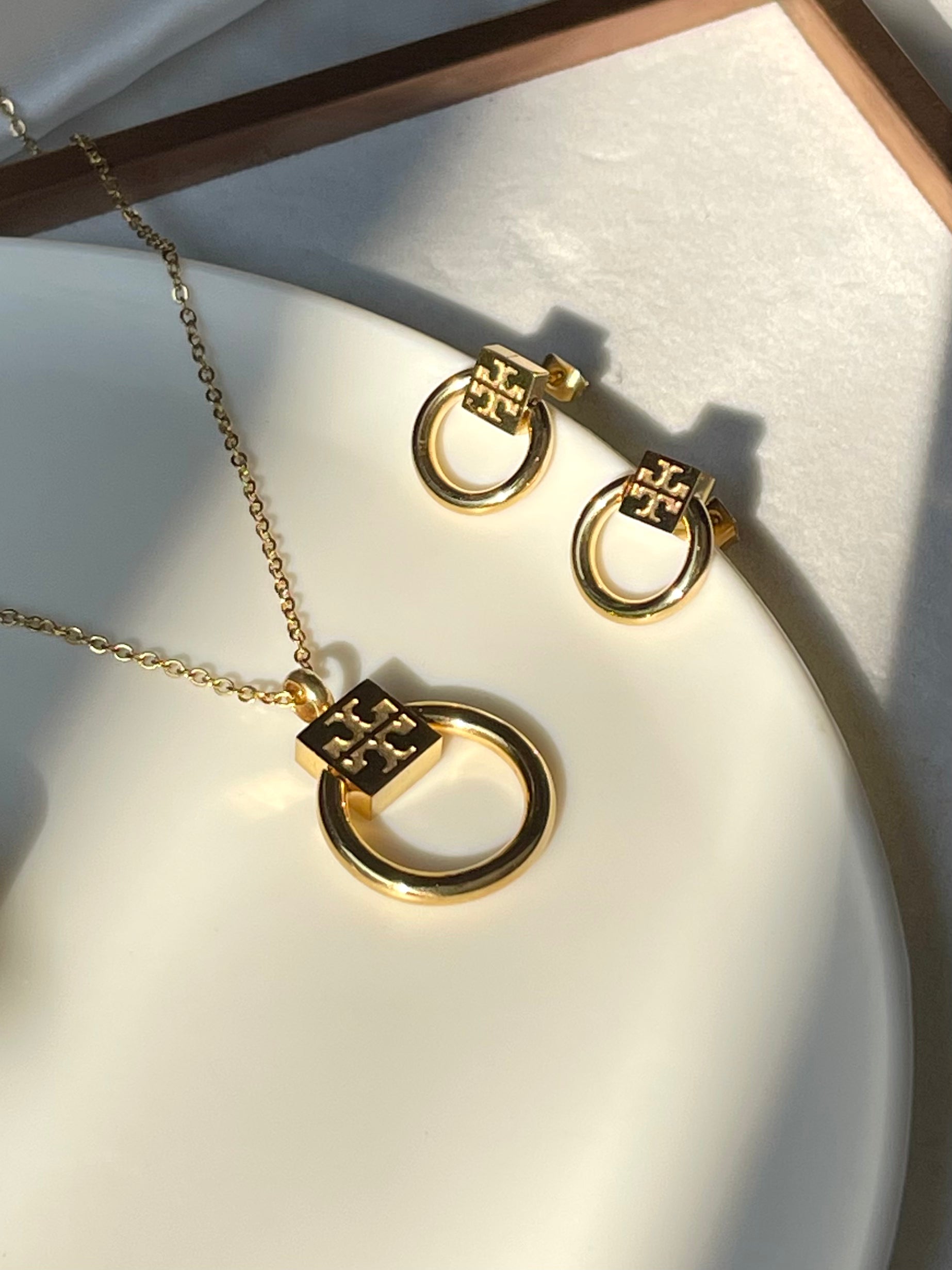 Orbit Pendant and studs set