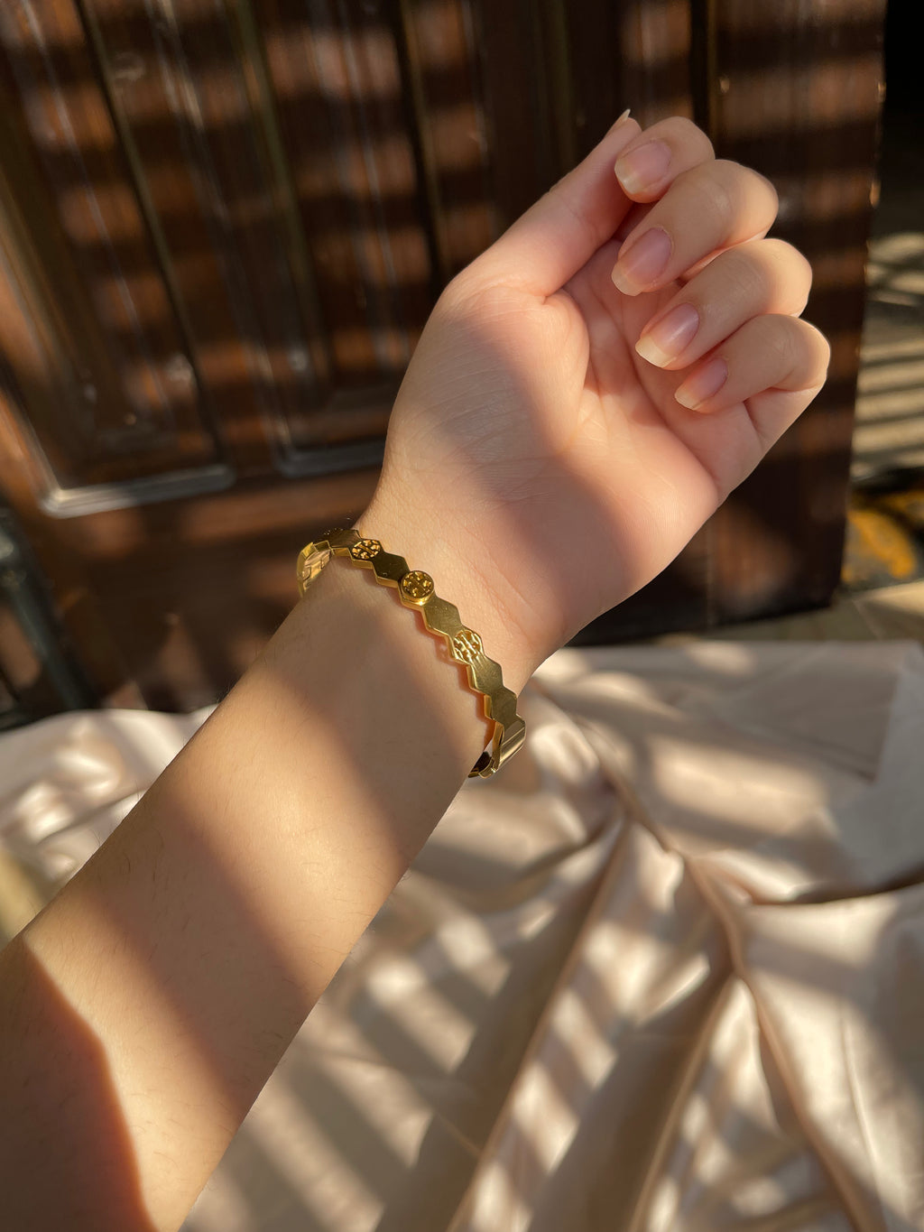 Gold toned Studded Bangle