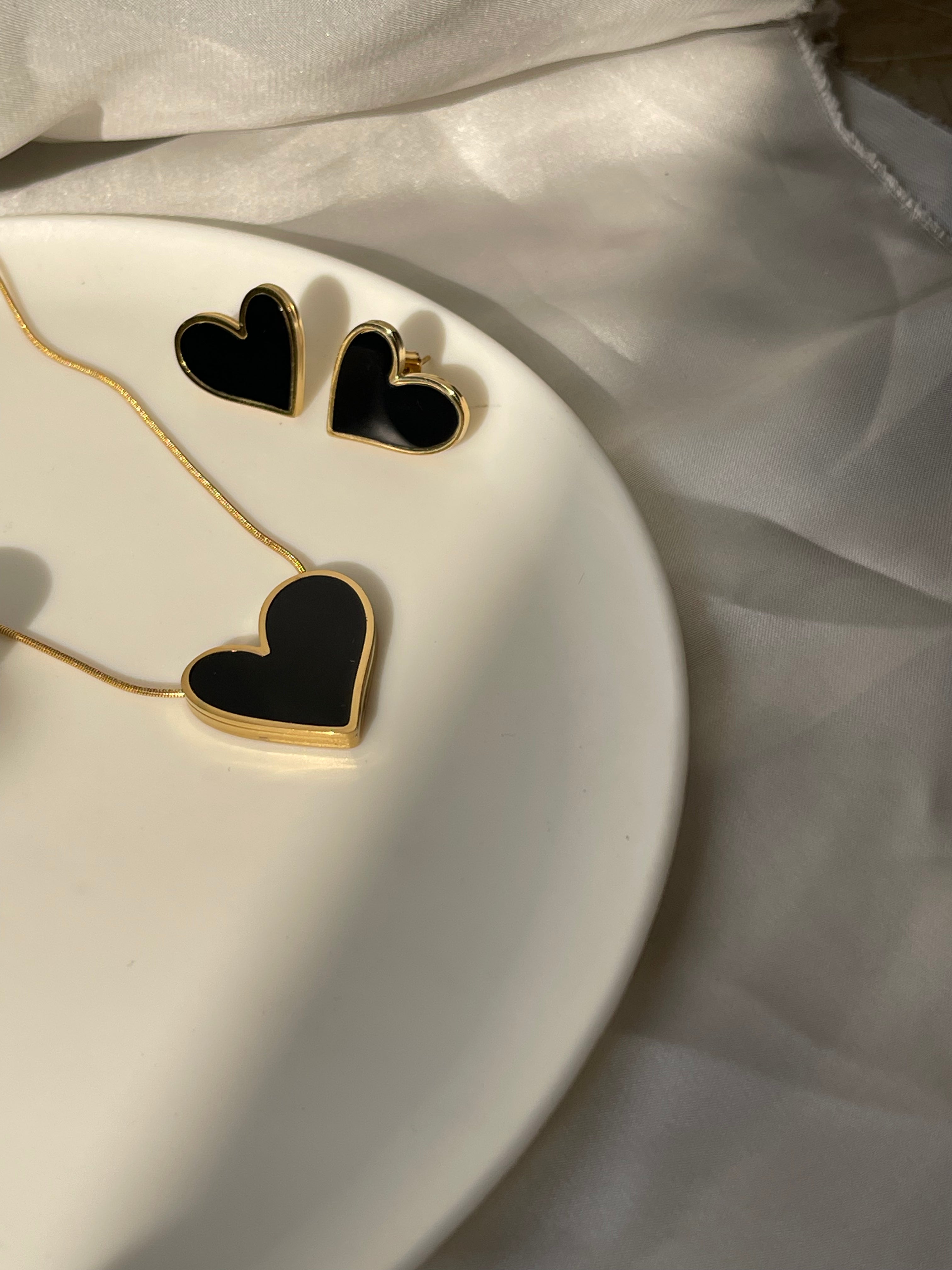 Black Heart Pendant and studs set