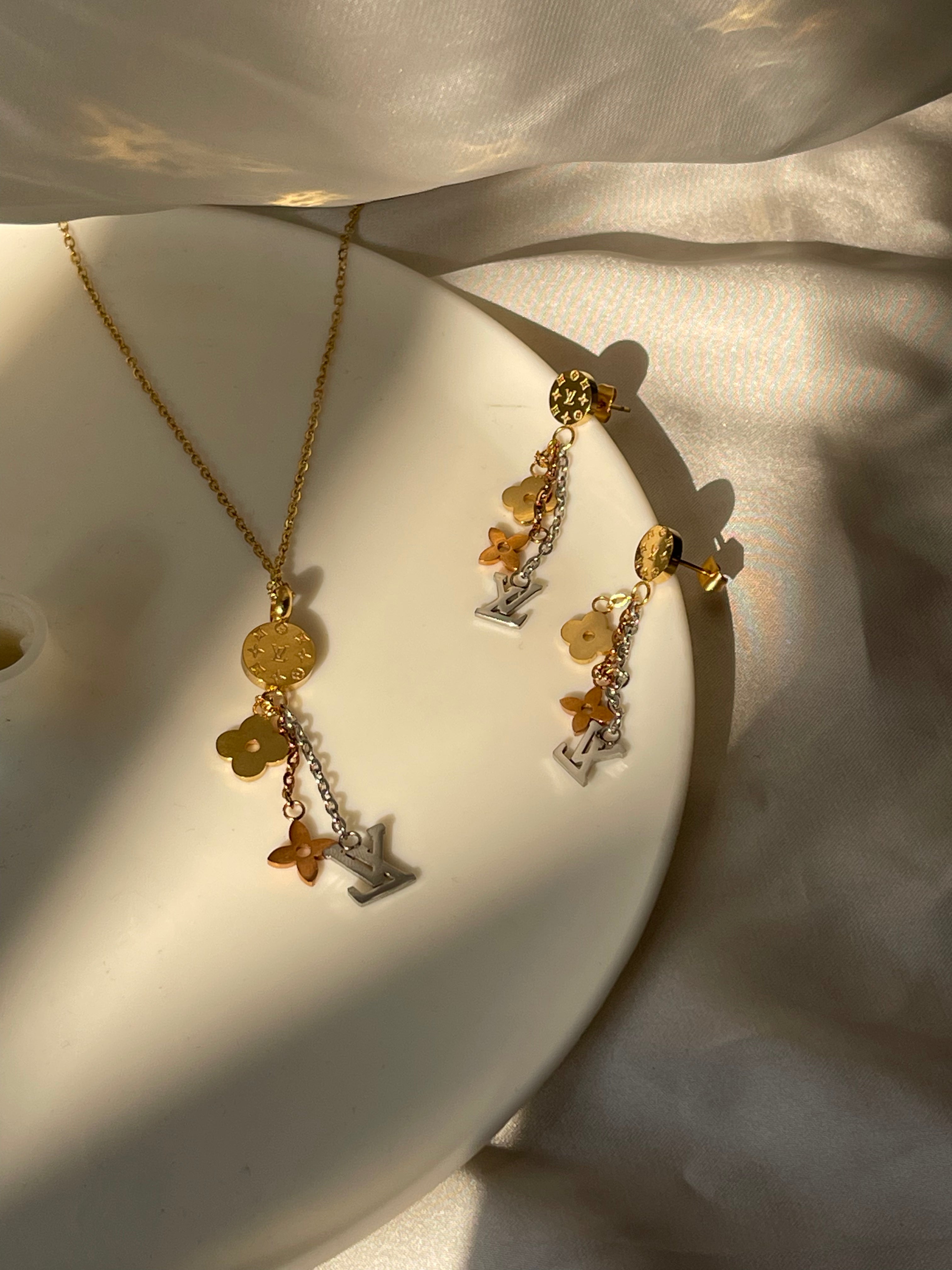 Tri-colored Dangling pendant and studs set