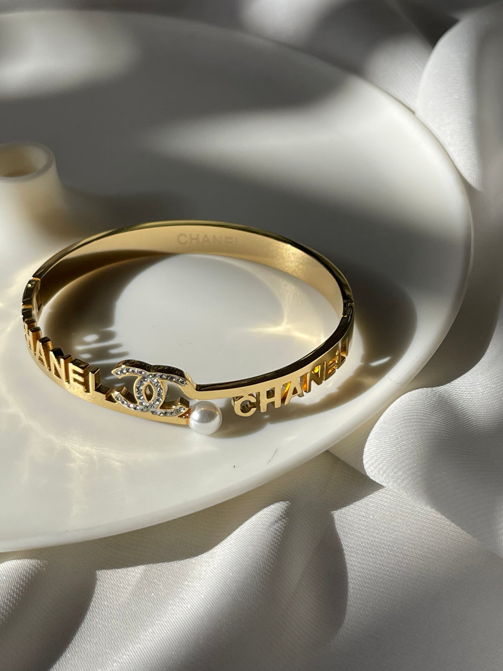 Pearl studded Bangle